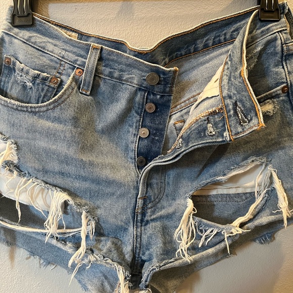Levi's (men's) jeans repurposed to women's cutoff shorts. Perfect for festivals! - Picture 4 of 8
